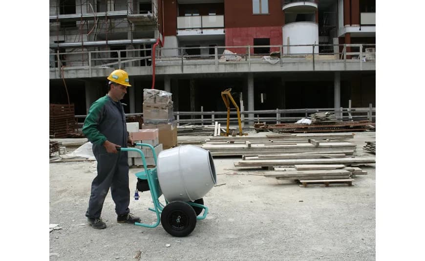 Jaka betoniarka na worek cementu? Wybierz idealny model dla siebie