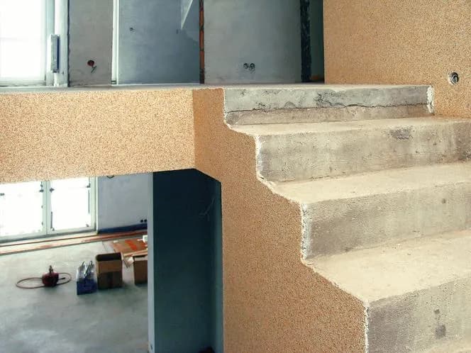 Jakim klejem przykleić panele na schody, aby uniknąć problemów?