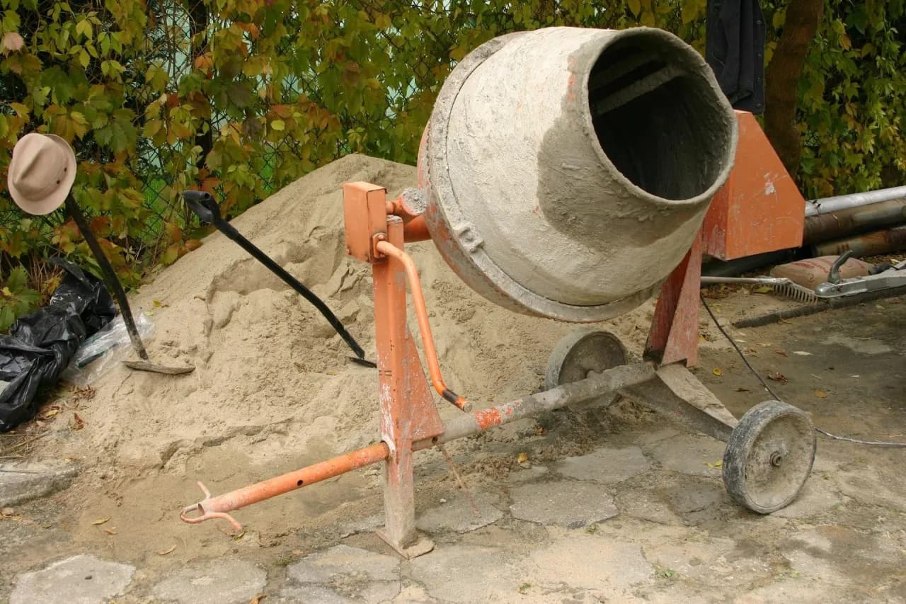 Jak zrobić beton B20 w betoniarce - uniknij najczęstszych błędów