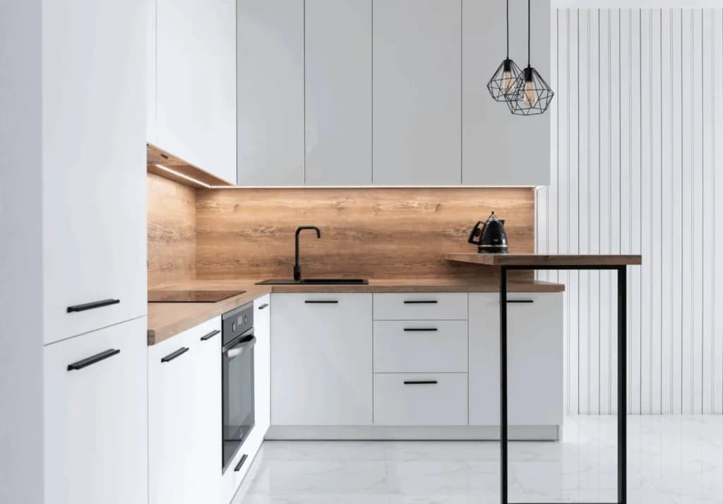 Jak uszczelnić blat kuchenny przy ścianie, aby uniknąć wilgoci i pleśni