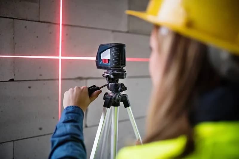 Ile kosztuje poziomica laserowa? Poznaj ceny i najlepsze modele