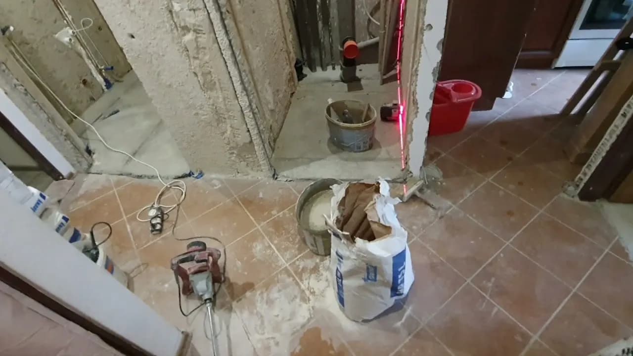 Na czym osadzić listwy tynkarskie? Sprawdzone metody i materiały