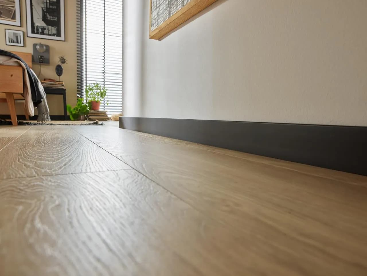 Jakie listwy przypodłogowe do płytek – uniknij błędów w wyborze