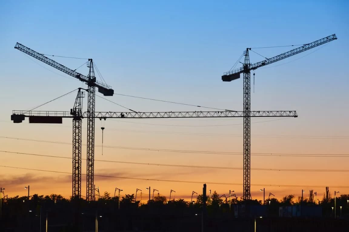 Ile kosztuje dźwig budowlany? Ceny, wynajem i czynniki wpływające na koszt