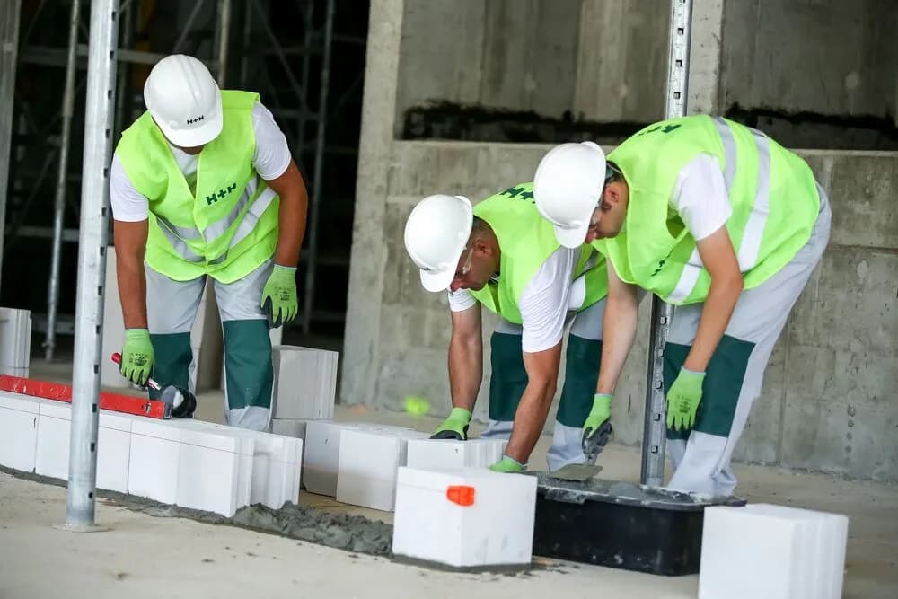 Jaką zaprawę na pierwszą warstwę wybrać, aby uniknąć problemów?