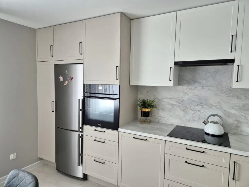 Na jakiej wysokości blat kuchenny? Sprawdź, by uniknąć bólu pleców