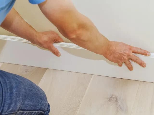 Jaki silikon do listew przypodłogowych – wybierz najlepszy dla swojego wnętrza